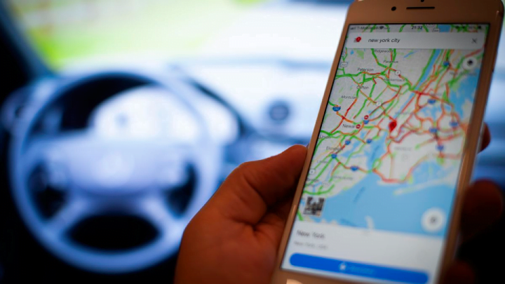 How to use the Google Maps speed limit warning function